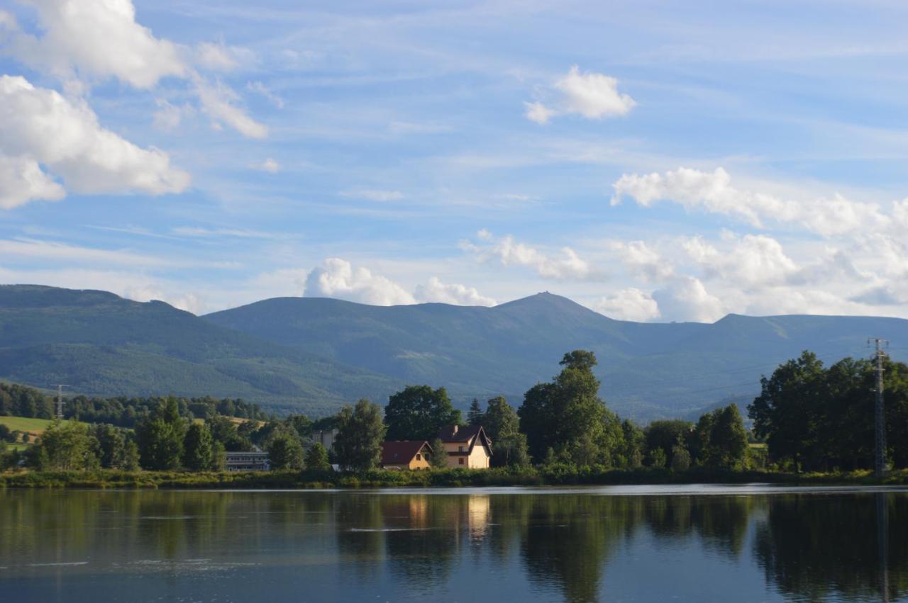 Villa Bialy Dwor Kostrzyca Esterno foto